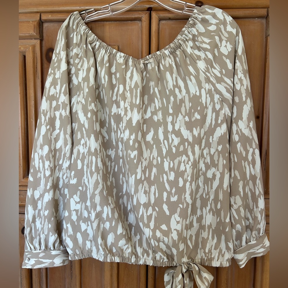 Vince Camuto long sleeve print top, tie at elastic waist, NWOT, size M